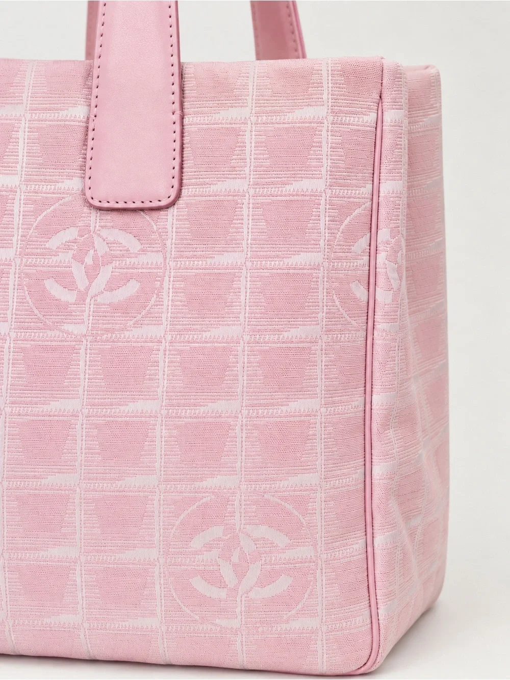 CHANEL Pink CC logo Travel Ligne Tote